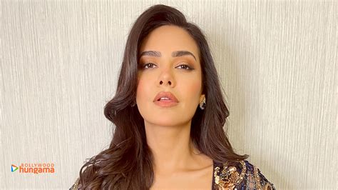  Ett Bollywoodäventyr med Esha Gupta - Glansen och Stormarna i Dubai! 