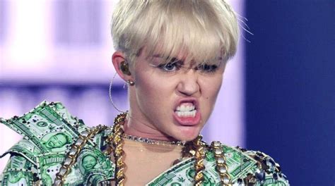  Miley Cyrus Konsert – En Hyllning Till Rock 'n' Roll Och Självförverkligande? 