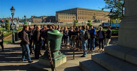 Wylin - Den Mystiska Konserten i Stockholm: En Djupdykning i Vietnamesisk Popkultur och Ett Måste för Alla Musikälskare!