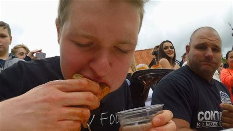 Yorkshire Pudding Eating Contest Hosted by Yorkshire-Born Musician Yungblud: An Afternoon of Culinary Chaos?